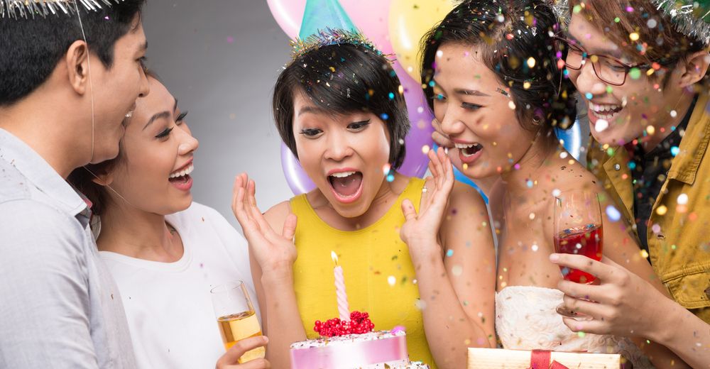 We like celebrating. Как удивить людей на вечеринке. 派对 Party. Собраться 聚会. Girl present.