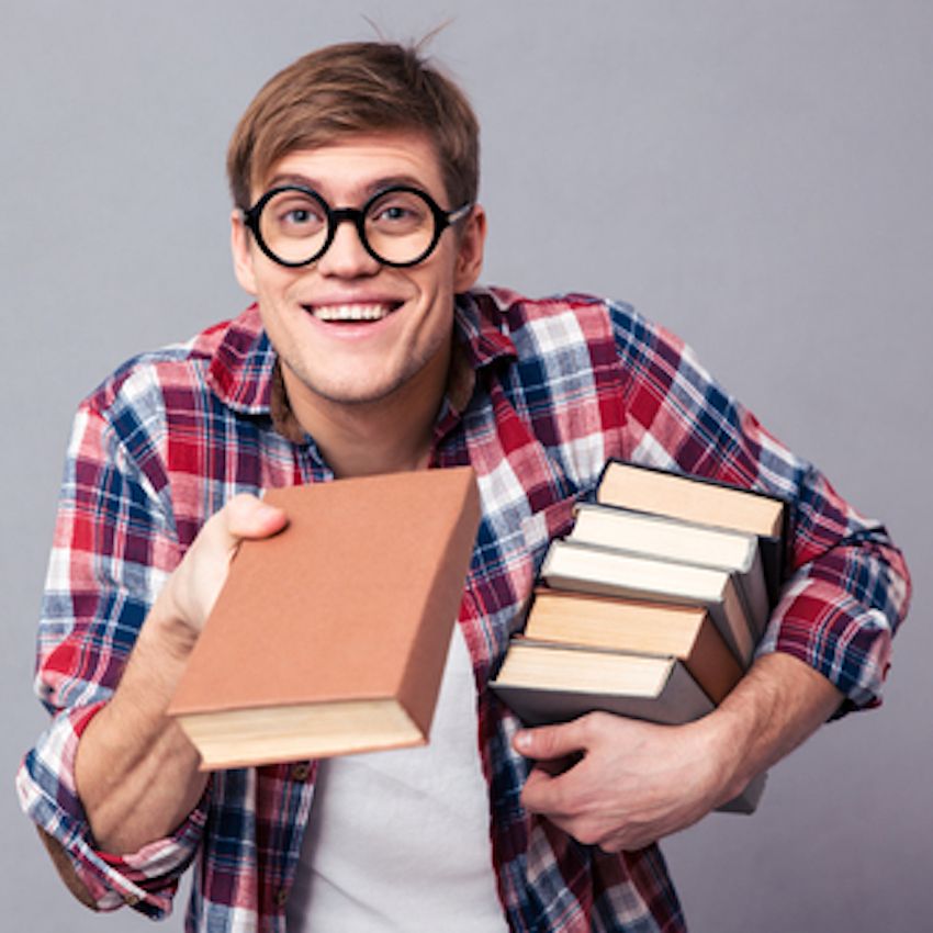 Что такое ботаник. Студент ботаник. Ботаник с книгой. Парень заучка. Ботаник в очках с книгой.